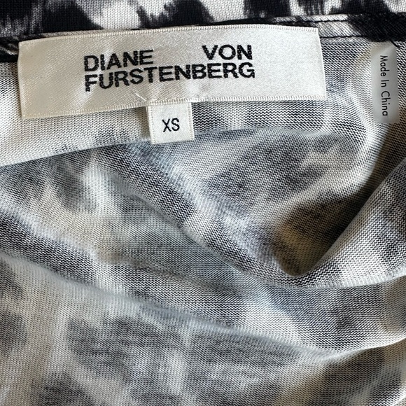 Diane Von Furstenberg “Jeanne” Silk Jersey Wrap
Dress Animal Print Size XS NWOT! - Picture 9 of 11